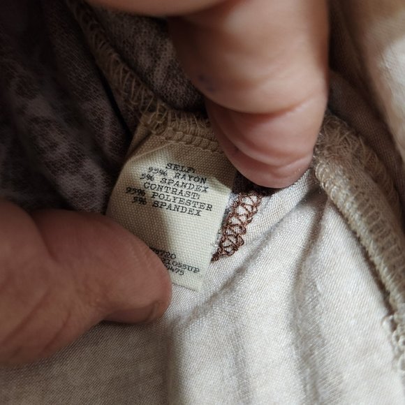 Gimmicks by BKE Brown and Cream Tunic Top - Picture 9 of 16